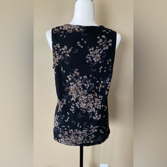 Sleeveless Blouse - Picture 3 of 5